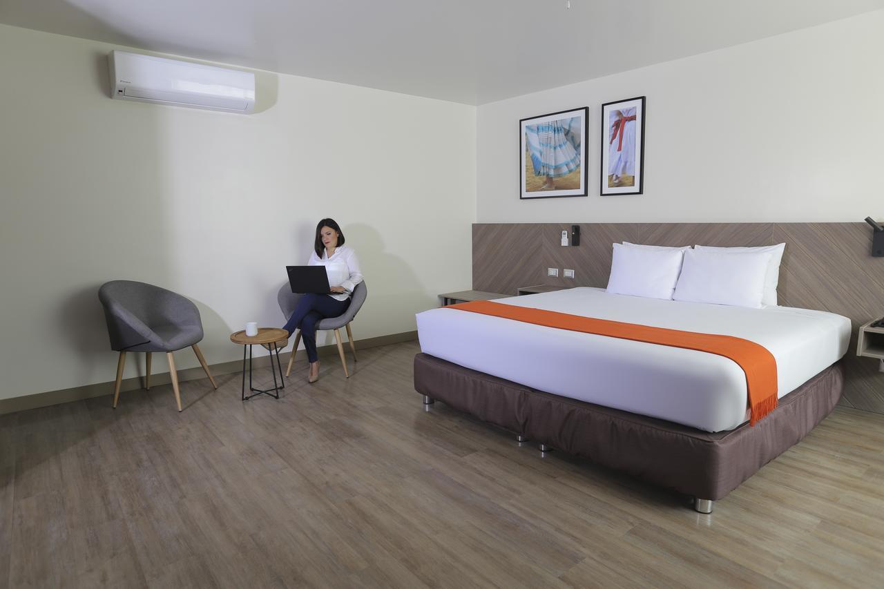 Hotel Casa Andina Standard Trujillo Plaza Exteriér fotografie