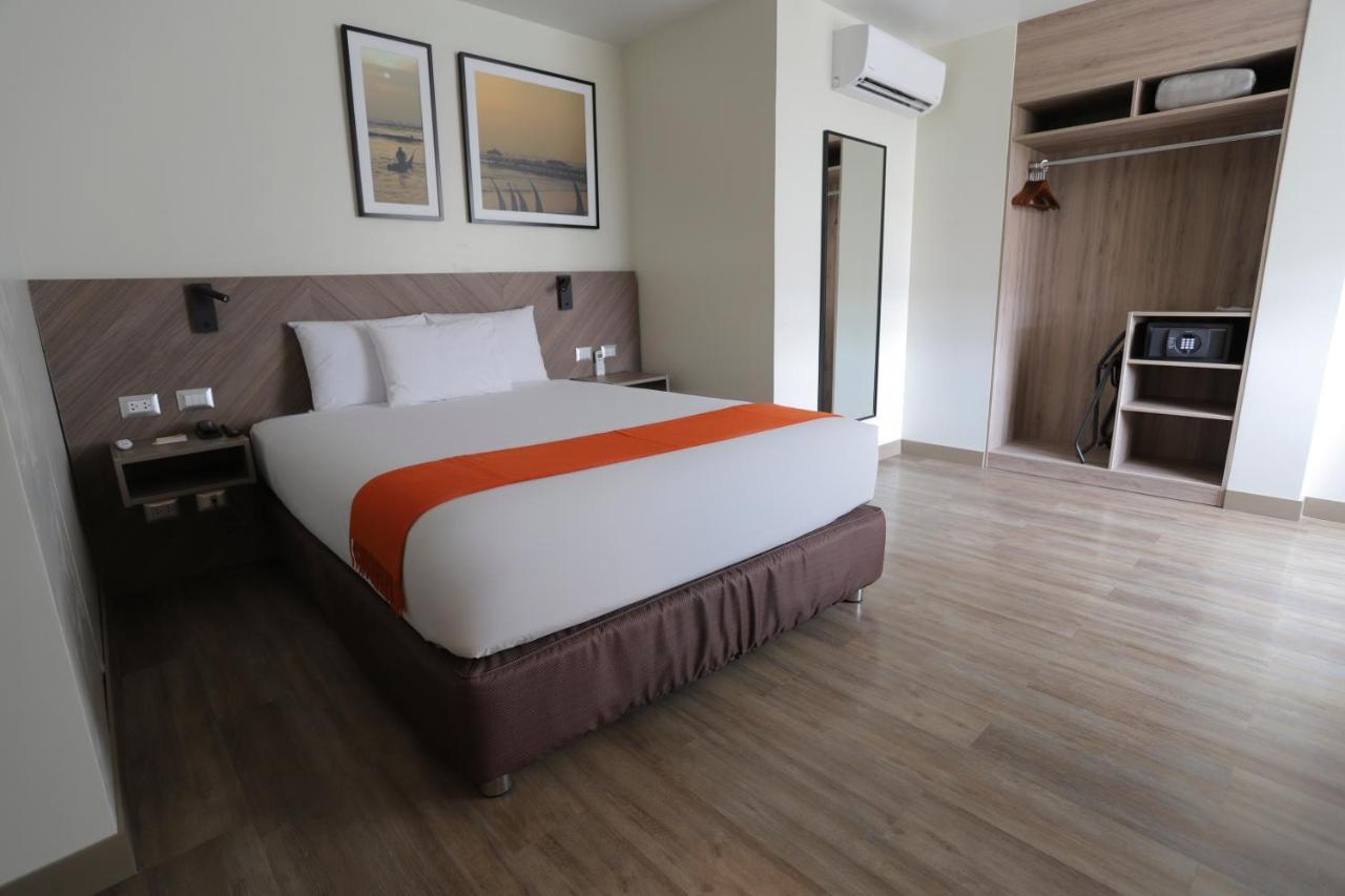 Hotel Casa Andina Standard Trujillo Plaza Exteriér fotografie